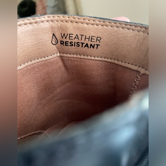 Women’s Genuine Black Leather Vionic Ankle Boots Booties Size 10 - Picture 7 of 9